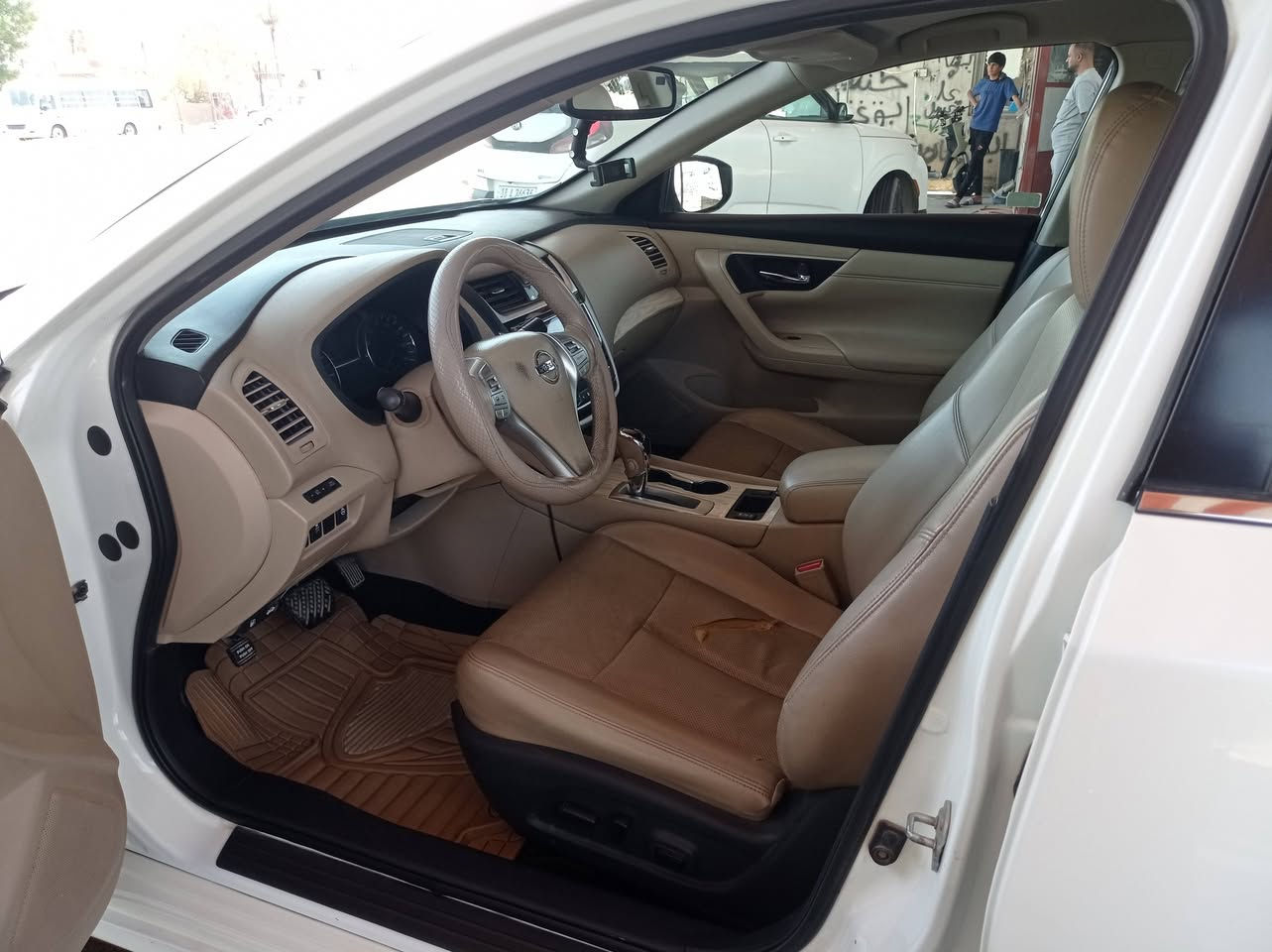 السلام عليكم 
للبيع نيسان التيما 2018  SL مكانه بابل الحلة رقم بغداد دولي فول عدا الفتحة مواصفاتهة معروفة ماشية 124 الف حادثهة بسيط جدا بنيد مصبوغ وجاملغ مبدل وهنا بالعراق ضربة بسيطة بقبغ الجنطة معدل بارد رقم جديد دولي وسنوية وهزة جديدة للاستفسار اكثر الاتصال ***********
