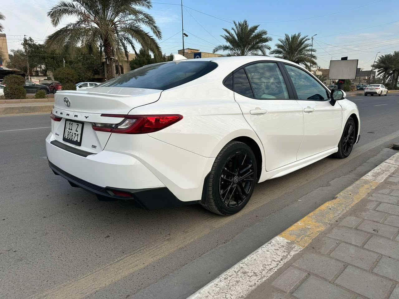 � للبيع | Toyota Camry 2025 Hybrid (SE)

✨ لون ابيض 
 ◽️فتحة سقف 
⚙️ محرك 2500cc هايبرد – أوتوماتيك
📏 الممشى: 5,000 ميل وحالياً 8000

✅ بصمة تشغيل وأبواب
✅ جلد أسود + LED
✅ رادار أمامي + مثبت سرعة
✅ قيادة ذاتية
✅ EV / Sport / ECO
✅ نقطة عمياء + تحديد المسار
✅ مانع تصادم وانزلاق
✅ شاحن لاسلكي

💰 السعر:210 بيها شي بسيط 
📍 الموقع: بغداد زيونه 
ضرر ، جاملغ وبنيد 
📞 واتساب / اتصال: +964 771 970 6458
