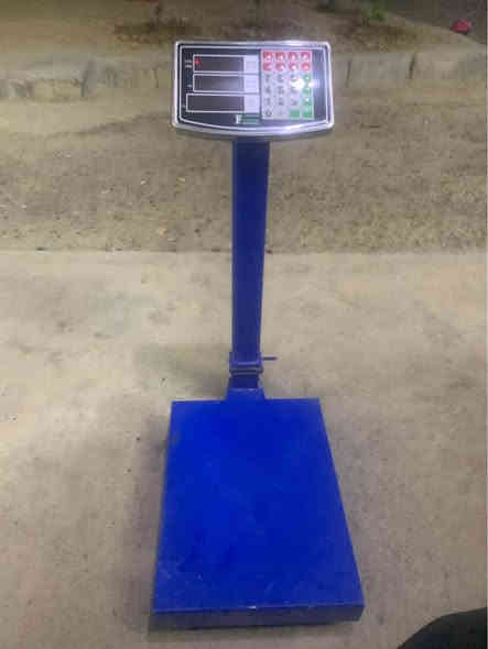 سلام عليكم ميزان للبيع درجه أوله الله شاهد ما صارلي أسبوعين من أخذته كامل ويا شاحنتا 
السعر ٤٠وبي مجال 
عنواني بنجه علي 
*********** كركوك
