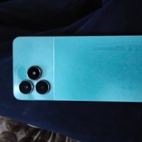 سلام وعليكم تليفون للبيع جديد مستعمل سبوع واحد طخات خفيفة بل لزكة ذاكر...