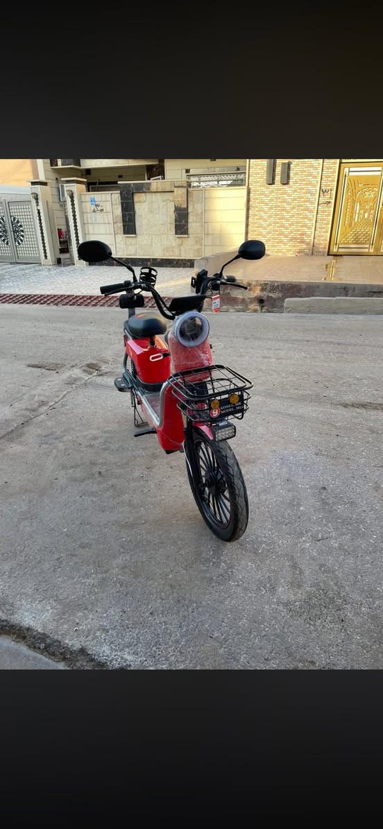 دراجه شحن للبيع MRالدراجه جديده ما بيها شخط  5بطاريات 🔋سرعتها 80 السعر خاص   العنوان موصل رقم الموبايل ***********
