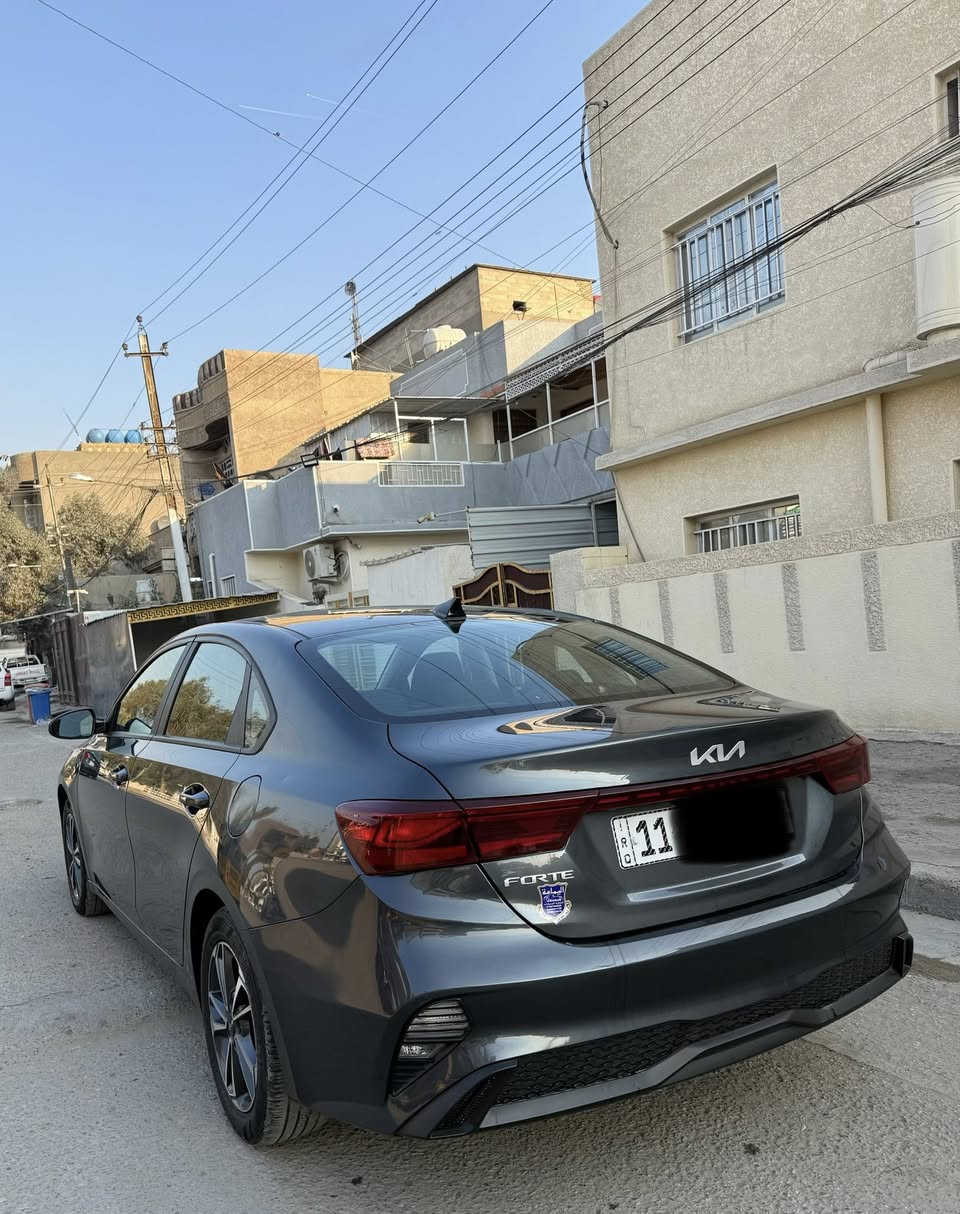 السلام عليكم كيا فورتي2023وارد الامريكي بيه فقط بارد بجاملغ ولبنيد وباقي سياره مكفوله من صبغ وتبديل ولبارد دعاميه مبدله نفس الون باسمي تحويل ثاني يوم ايرباك استيرن فقط طاك مواصفات شاشه جبيره كامره دواره رادار3انظمه للقياده مكينه كير مكفولات ماشيه18الف مكان بغداد المشتل رايده152ورقه***********
