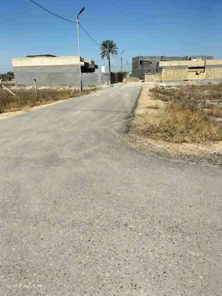 السلام عليكم قطعه ارض للبيع المساحه الكليه 200 متر طابو زراعي سند 25 تحويل مباشر باسم المشتري متوفره كل الخدمات الورديه حي الجزائر قرب الامام علي ابن الحسن ابو هدمه السعر 32 وبيها مجال الاستفسار مراجعه مكتب عقارات الحسام اتصل على رقم الهاتف ***********+*********** اخوكم ابو مومل
