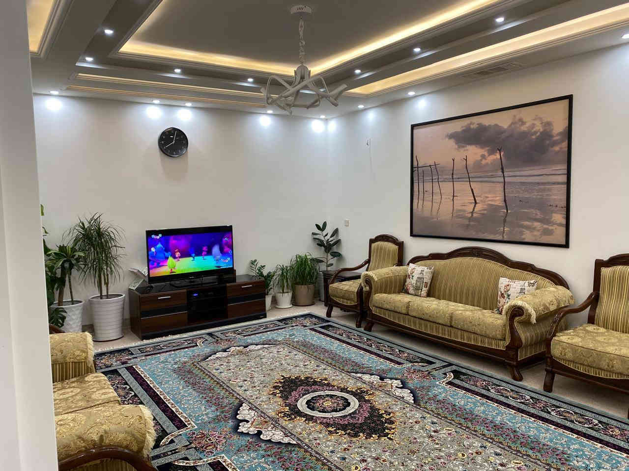 سڵاوی خوای گەورەتان لێبێت هاوڕێیــــان
ئەم خانوە جوانە لە وێنەی ڤێلاو کۆشکێك
ئەکەوێتە پشتی پـەیمـانگــای کـۆمپیته ری
کـــــــەلارو پشتی مەحکەمەی کــــــــــەلار 
بۆفرۆشتن ڕووبەری 230 مـەتـرە تابڵێــیت
جوانە نهۆمی ئەرزی پێكهاتوە لە مـیـــــوان
متبەخ هۆڵێکی گەورە 2ژووری نوسـتــــــن
مشتەمەلات نهۆمی دووەم پێکهاتــــوە لـــە
لە 3 ژووری نوستن متبەخ مشــتـەمـــەلات
ناوماڵە 6 سبلێت کەوانتەر مــــوبــەریدەی
دەکت پەردە  بـۆزانیاری تـەواو لە ســەری
پــەیــوەنـدیمان پێوەبکەن تکایە هـوڕێیـان
فۆڵۆو لایکی پەیجەکەمان بکەن 
🍀***********🍀
