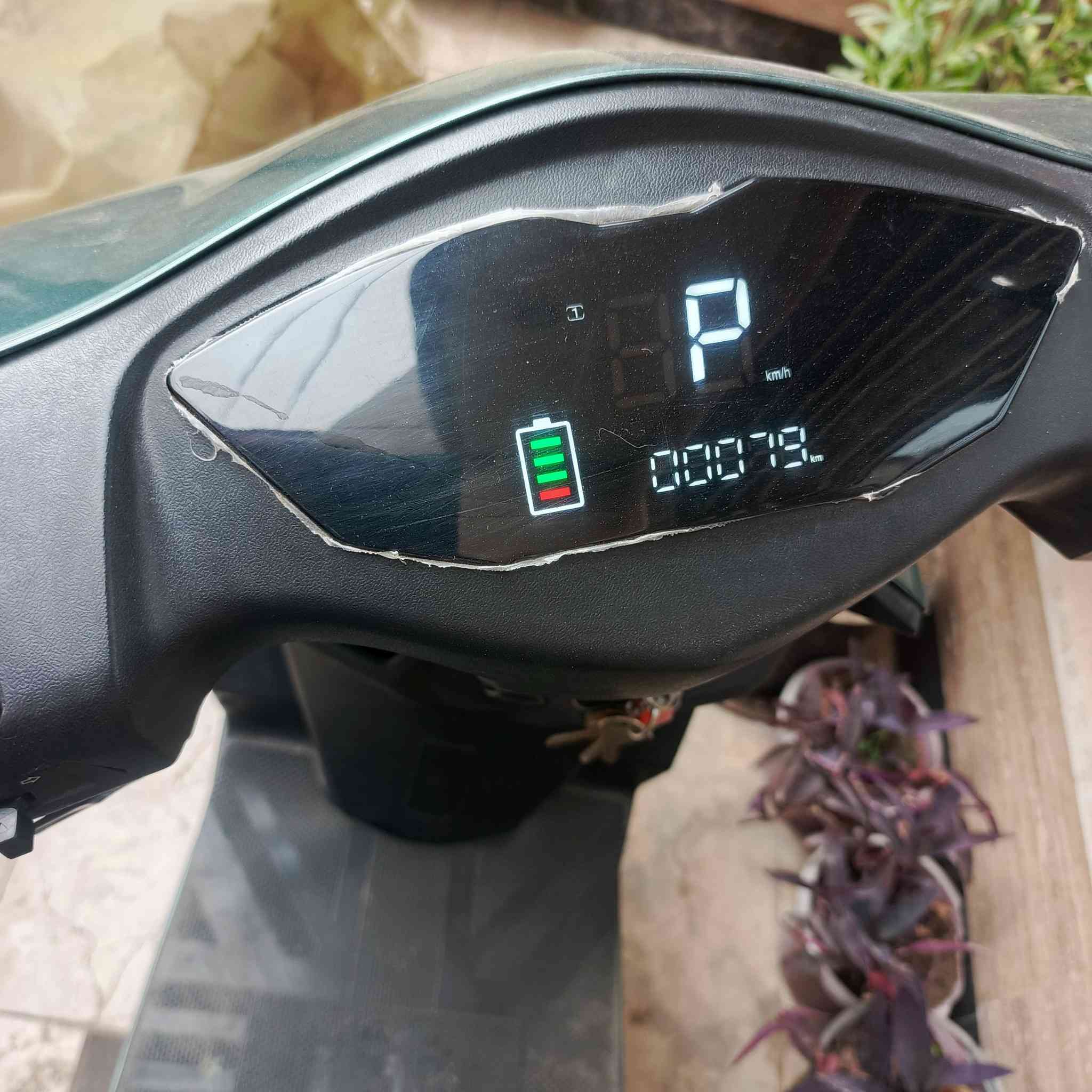 من رخصة الأدمن........
عندي دراجة شحن جديدة وبيها مواصفات مثل نظام الرجوع الى الخلفR ونظام 3سرع ورايدها 750 للجادين فقط ورقم الهاتف ***********
