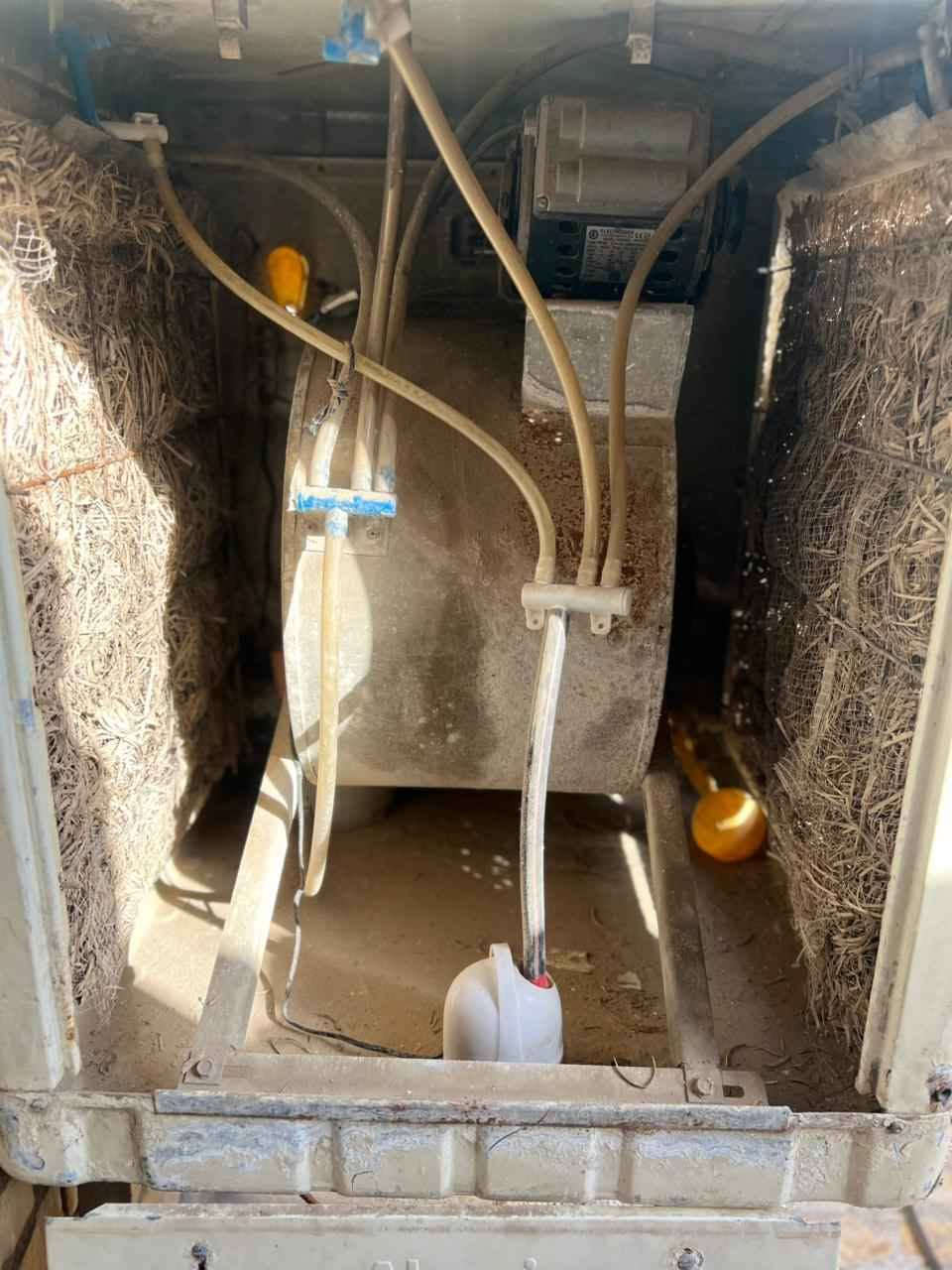مبرده نضيفه محتاجه غسل فقط حجمها ٢ونص كشرها نضيف حيل نوع الونيا رايديها ب١٠٠ اللي يريدها يتصل علي الرقم ***********  او يتواصل عالفيس مكاني الدوره بغداد, العراق
