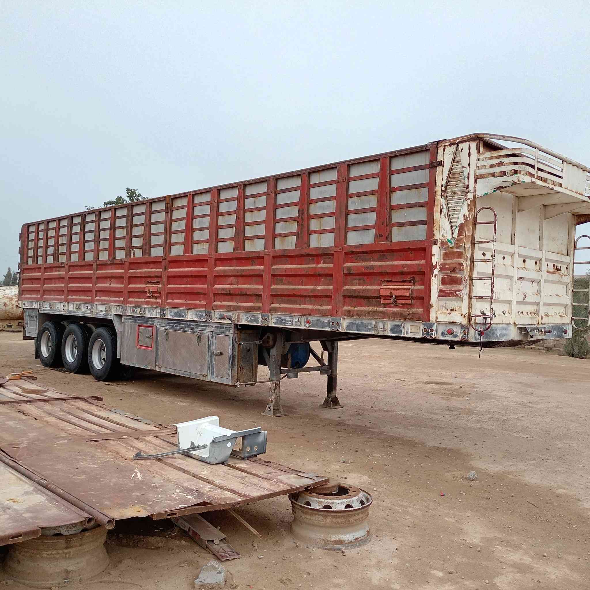 سلام عليكم عربانه لبيع شاصي 16حدادي دناكير 16مربع طول 12ونص اتصال ***********
