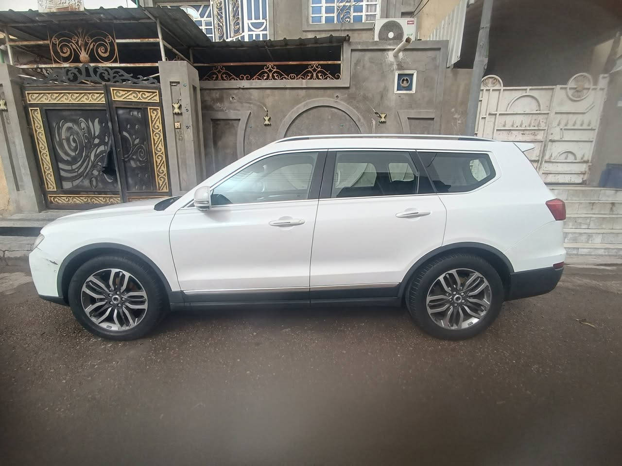 سلام عليكم سياره هافال للبيع  2018H7 فول موصفات  رقم بغداد باسمي  بيه باب سايق وجاملغ مصلحينه عل بارد وبيه خيط تبخير سياره 7 راكب الموقع بصره  
السعر 110 وبيه مجال قليل  
***********
