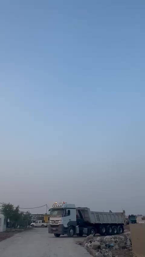 السلام عليكم للبيع اكسور موديل ٢٠٠٦ بسمي مربوطه قلاب ثلاث دناكير جاهزه ما عايزه شي السياره خير من الله عارضينها ٢٠٠دفترين *********** فقط الراس
