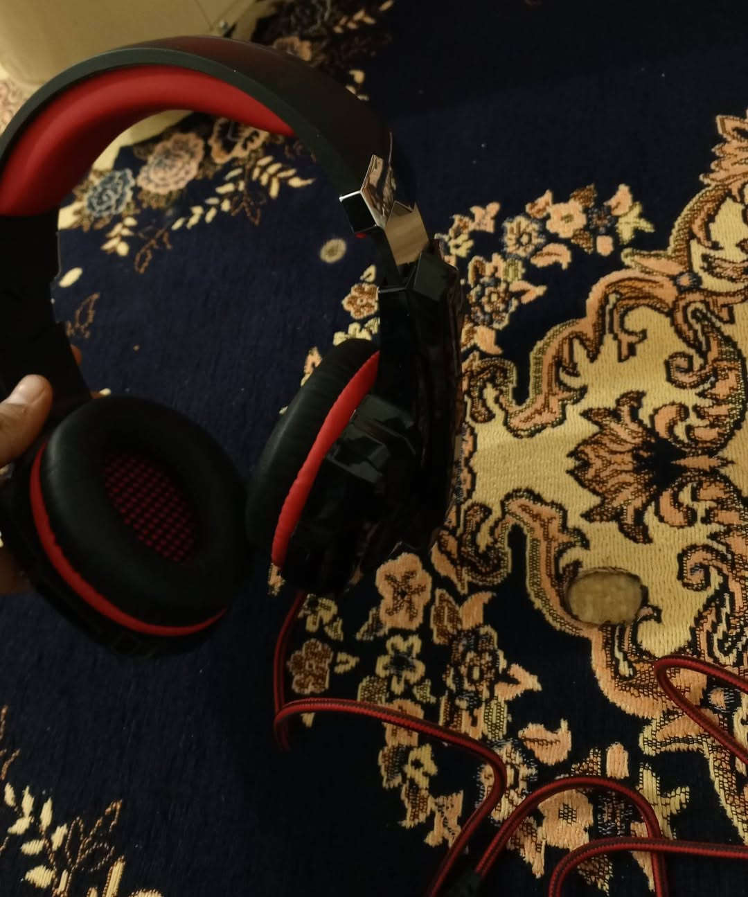 سماعات اصلي كيمنك تراهم تلفون و منفذ يو اس بي اخذتها ب 50 فول عل فحص اريدها مروس ب شاحن ايفون اصلي إذا مو اصلي ماريد الرقم
***********
