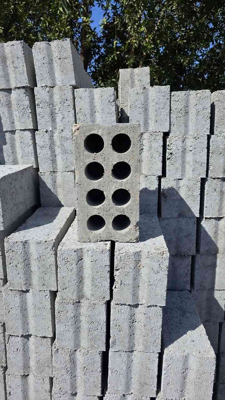 السلام عليكم يوجد لدينا بلوك ضغط درجة اولى شرط الكلاب بلوك بناء الطول 34 العرض 18وكذالك يوجد بلوك اسيجه الطول 35 العرض 15  للاستفسار الاتصال على الرقم***********
