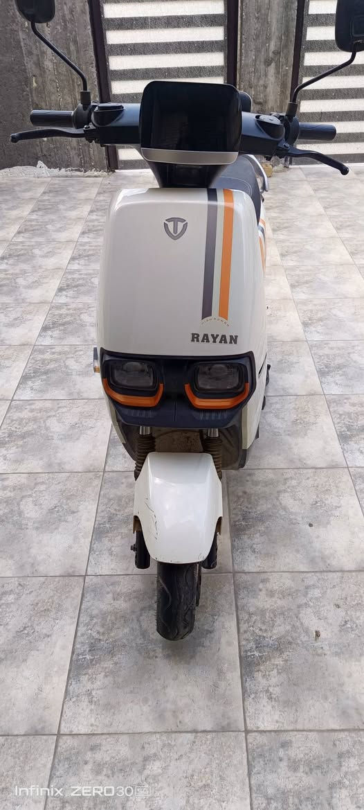 ريان غني عن التعريف اخو الجديد  ماخذها قسط ابيع نقد الشراي يتصل ويدلل ***********
