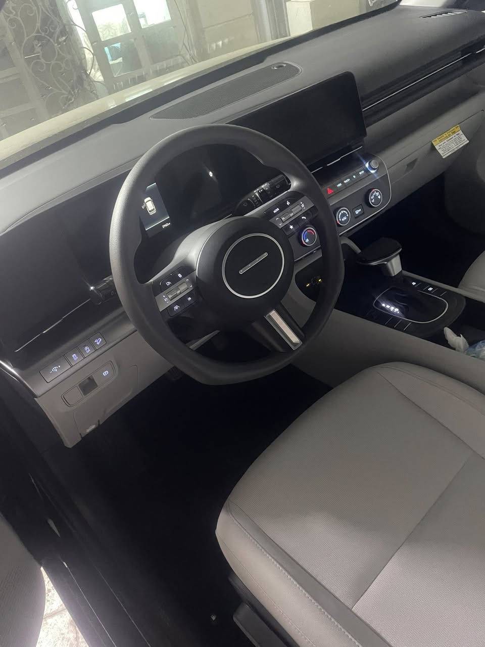 كونا 25
بصمه تشغيل عن بعد
ماشيه 4000
الحادث موجود بالصور
بدون دواخل بدون شواصي
سياره جديده 
موجوده بالمنصور ***********
السعر 17500
محرك 2000
