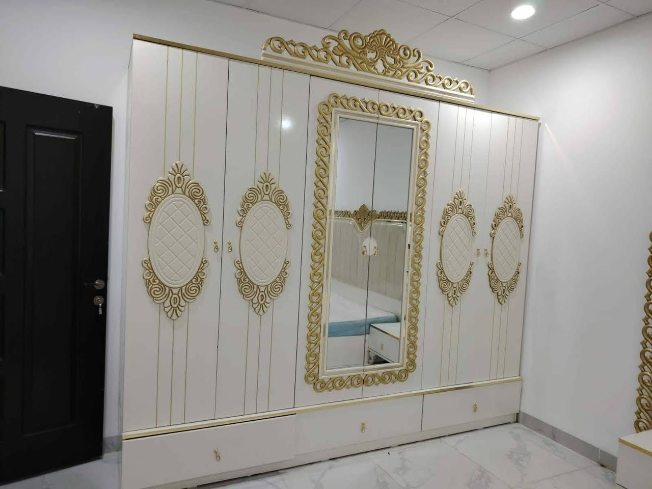 غرفه نوم مستعمل شي قليل مستعجله عل بيع رايدتها ب 450قفلها الشراي يتصل ***********
