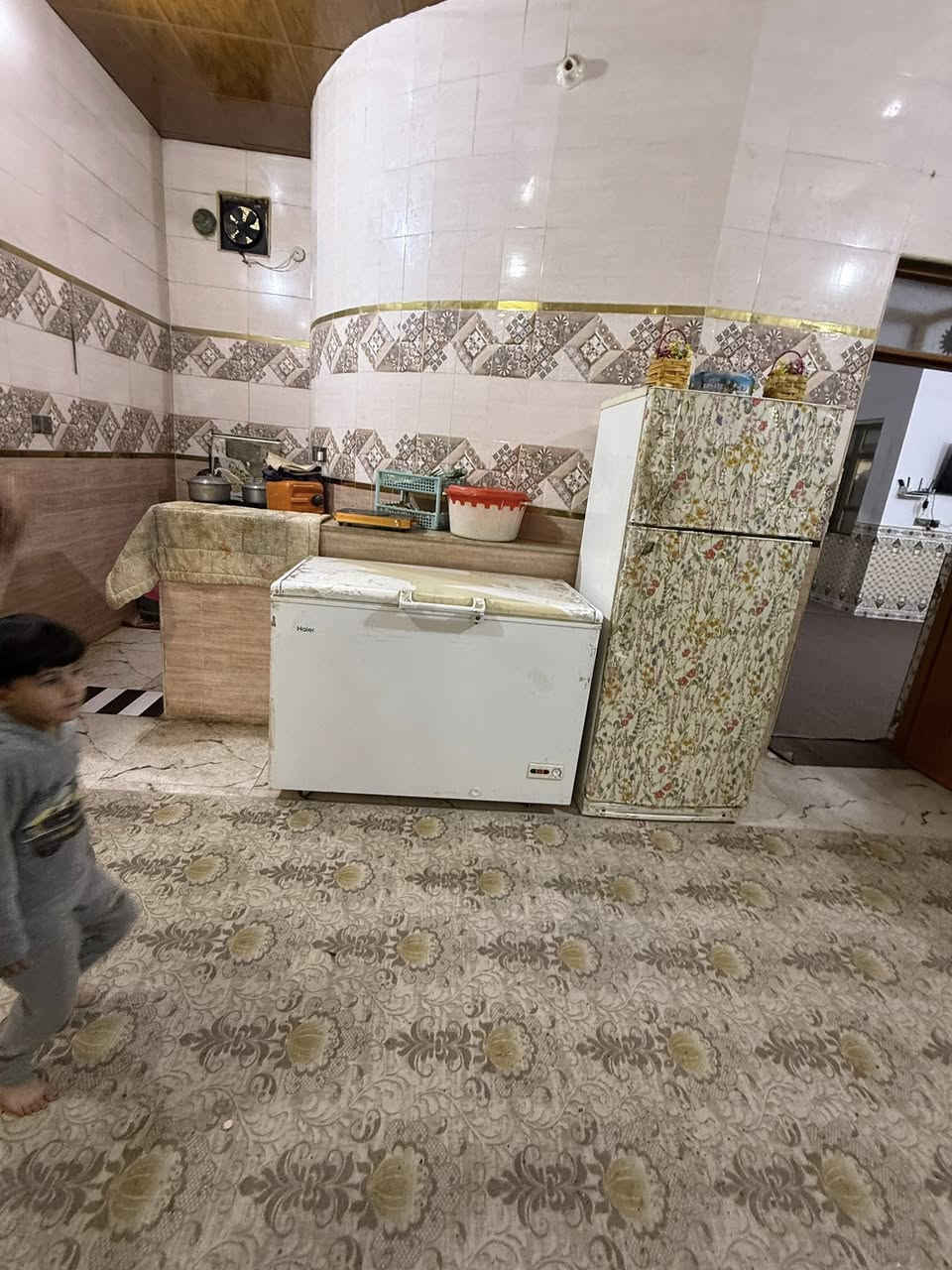 دار زراعي للبيع مساحه ٢٠٠م في منطقة الصخيين شارع المهندس ثاني فرع يبعد عن شارع ٨٠متر مربع الشارع كله نظامي وبيوت طابقين (حي جامعة ذي قار)
بناء درجه اولى طابوق كونكريت وأساس صب 
يتكون من غرفتين٥*٤ وصاله٧*٤ واستقبال ٨*٤ومطبخ حار وبارد وصحيات داخليه وخارجيه وكراج وستاره ارتفاع ٢متر وسطح شتايكر بيت جديد ونضيف واجهه ملبوخه وجاهزه 
الخدمات ماء وكهرباء ومجاري وشارع١٠م
 السعر
التواصل معنا 
على صفحة الفيس بوك ( الامل للعقار) 
او الاتصال على الرقم التالي*********** 
***********
للمزيد من العروض على الفيس بك 
https://www.facebook.com/profile.php?id=100087963616783&mibextid=2JQ9oc

للمزيد من العروض على حسابنا التيليجرام (الامل للعقار)
https://t.me/ameralkabe

للمزيد من العروض على حسابنا الواتساب (الامل للعقار)
https://chat.whatsapp.com/
