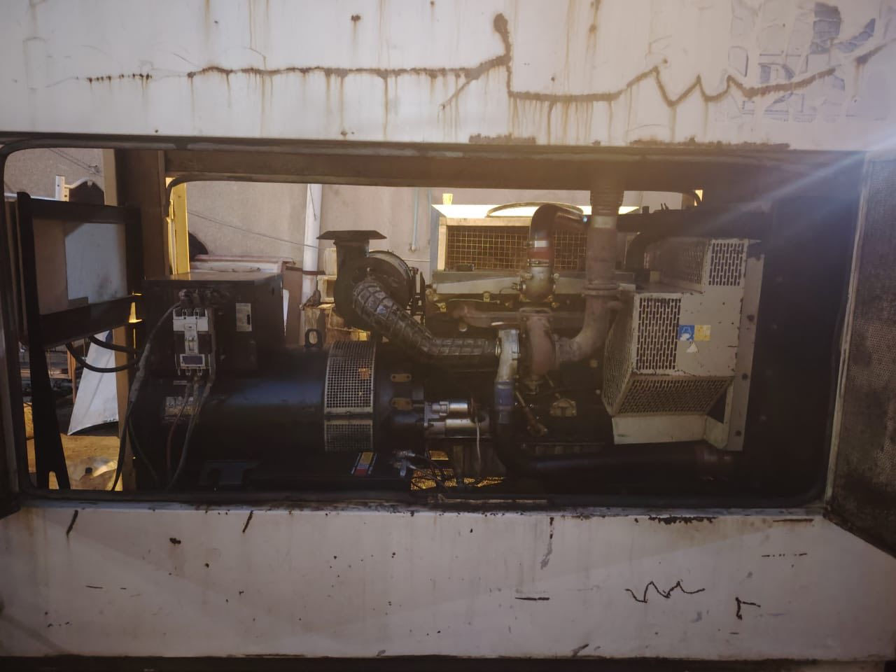 مولدات ١٥٠ كيفي.  كاتم.    شغالت مربوطات ع حمل.  سبب البيع.  زياده بل حمل.   المكان البصره الزبير.   جاهزات  المولدات.  وحده بيركز نكليزي مامفتوحه.   والثانيه بس كازكيت مبدل بيهه   ***********.  حسين
