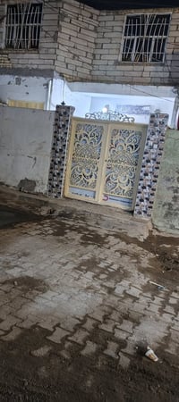 عندي هاذه البيت للبيع المساحة ١٢٥متر الأساس صب كونكريت والسقف عكاده بن...