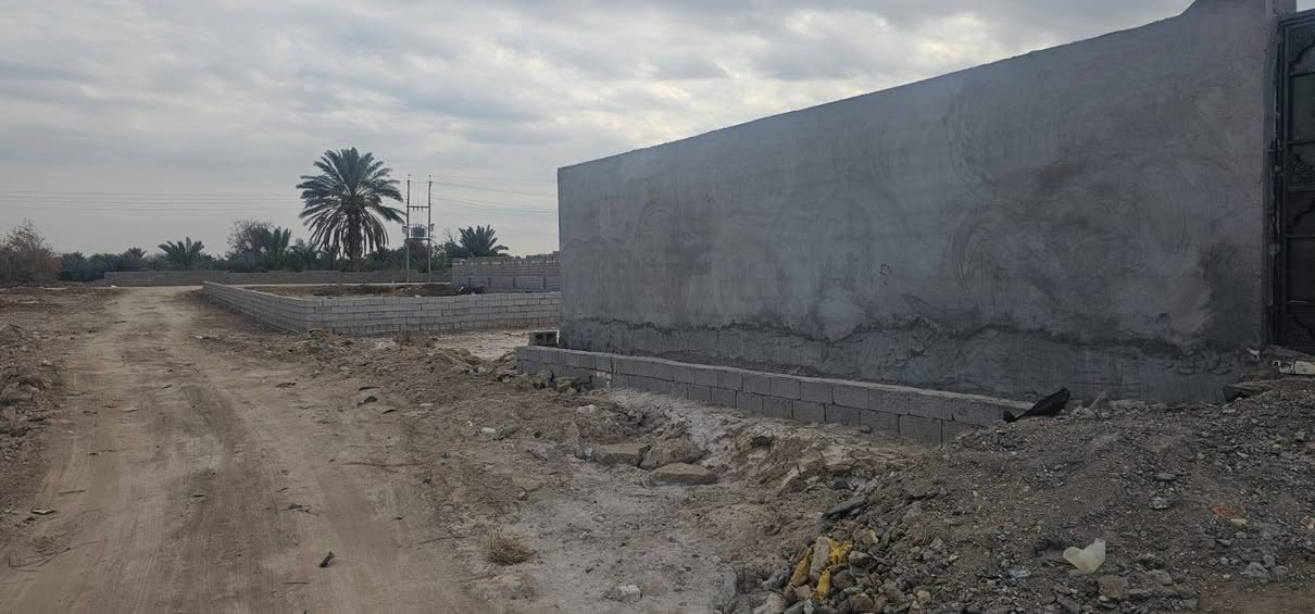 بسم الله الرحمن الرحيم
بيت زراعي بمساحة 250 متر
الموقع: أرض آل مهدي – على طريق رمضان القديم
🔹 البناء بلوك
🔹 عدد الغرف غرفتان
🔹 ملحق: مجمع صحيات
🔹 حديقة بمساحة 150 متر
🔹 البناء جديد بالكامل ولم يُسكن سابقًا
🔹 ملبوخ من الداخل والخارج (تشطيب كامل)
🔹 يحتوي على ماء وكهرباء
🔹 جاهز للسكن – تعال ودير بي
📞 للتواصل:*********** سعره 31وقابل لتفاوض غير 
متواجد على الفيس بوك
