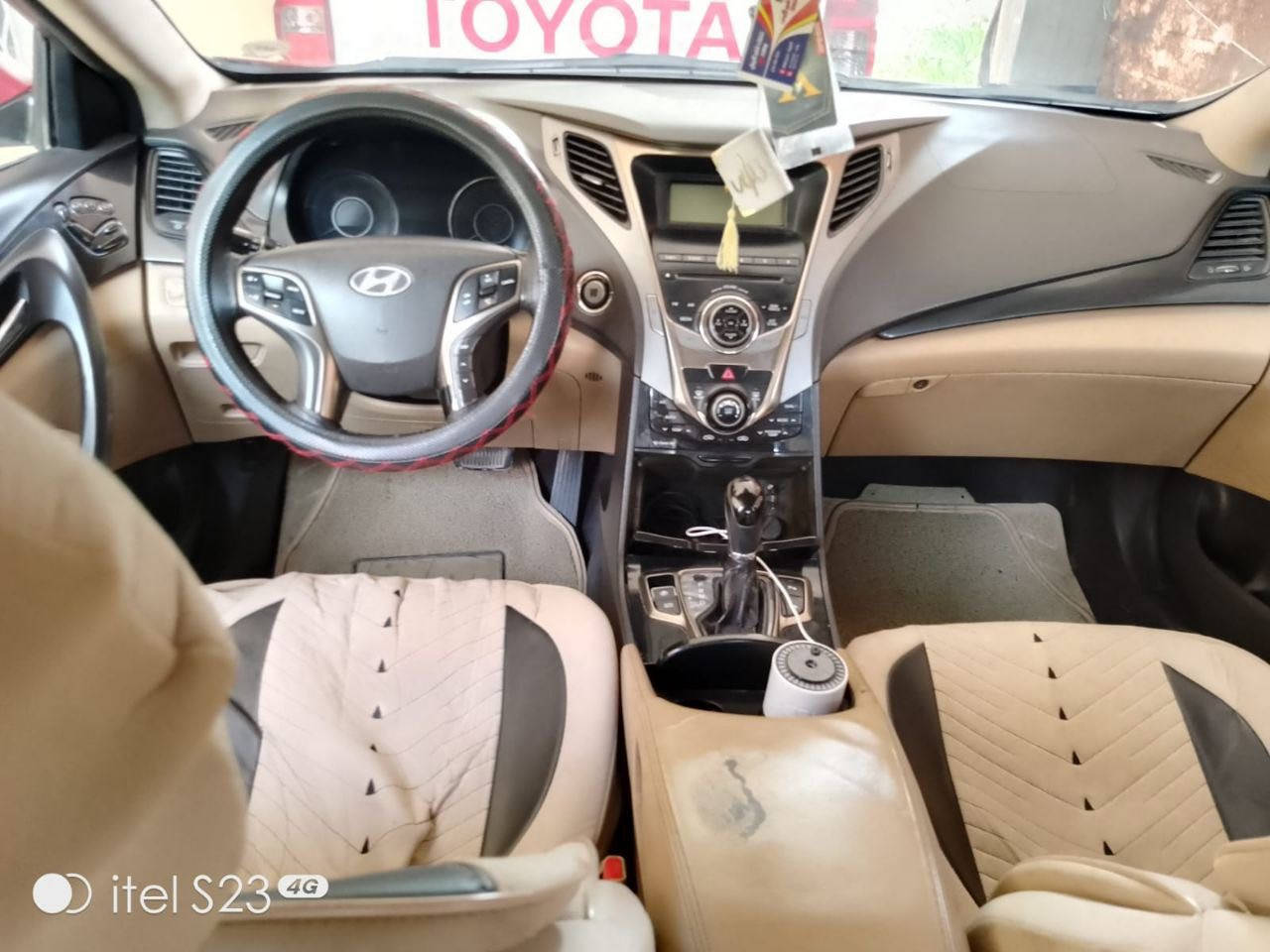 السلام عليكم 

للبيع فقط ازيرا موديل ١٤ خليجي محرك 3000 دوش كير محرك كفاله فوول مواصفات VIp 
بردات ابلاديه 
سايد ابريك كهرباء
مثبت سرعه
كشنات كهرباء 
خزن ميموري 
وبعد بيهه هواي مواصفات ال VIpمعروف مواصفاته السعر 147 وبيه مجال 

السياره كلش حلوه وجديده 
السونار موجود بالمنشور 

مكان السياره واسط الصويره 

***********اتصل وتدلل
