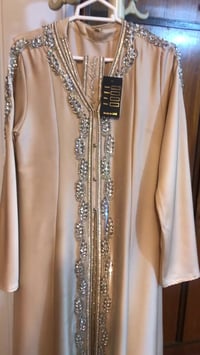 فستان جديد • قياس ٤٢ • تيكيت