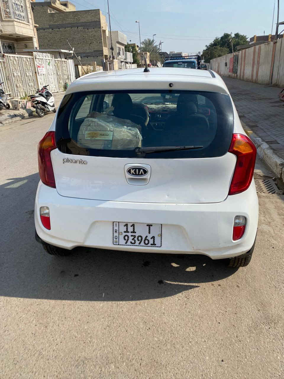 كيا بيكانتو 2013
رقم بغداد انكليزي 
بيه كازكيت وسونار موجود بالمنشور 
السعر (70$) وبيه مجال 
مكان بغداد جميله 
الرقم ***********
