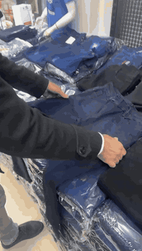 بنطلون جينز ولادي
5000 قطعه 
المقاسات 6…12 سنه
سعر 2$ اقل كميه نص كميه 
دون فاتوره
ملاحظه بضاعه مو شعبيه


**إذا كنت صاحب هذا الإعلان وتريد حذفه لأي سبب، رجاءا أرسل رسالة إلى الدعم الفني**