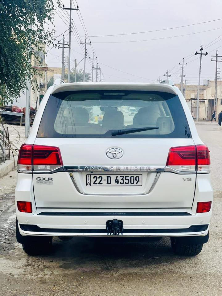 سلام عليكم تويوتا لاندكروزر 2017   8 سلندر 4600 رقم اربيل فول مواصفات وايت اديشن ماشي 128 الف حقيقي كفاله عامه مواصفات شاشة الكبيره بلادي 
اربع كامرات حساسات امامي وخلفي دبل ماوس دفع رباعي كشنات كهربائي السائق والراكب فتحت سقف السياره جديده بمعنى الكلمه العنوان ميسان 
سعرها (515) وبيها مجال ***********
