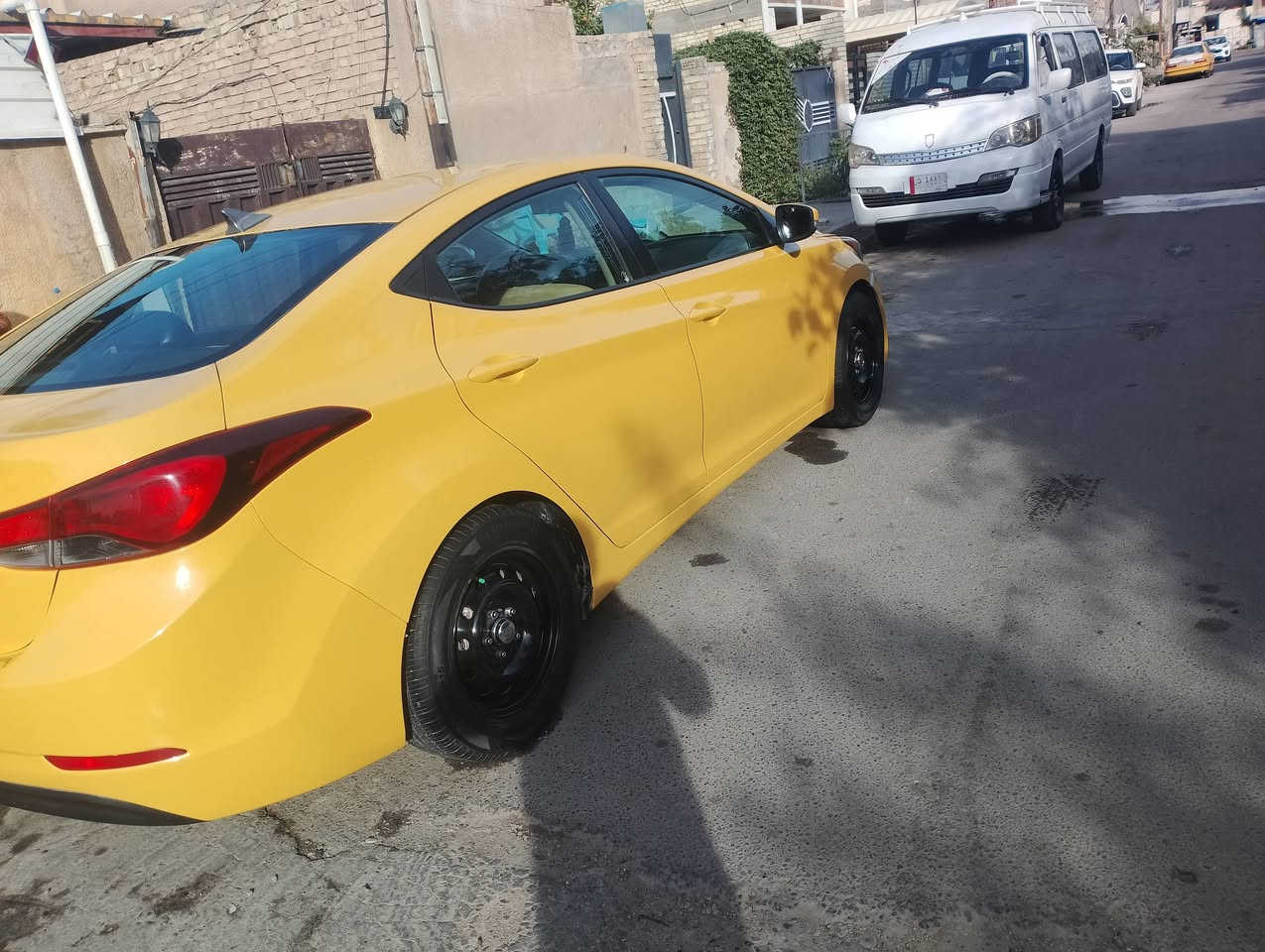 السلام عليكم النترا  امريكيه موديل 14رقمه بغداد  بسمي مصفره هيئه وغرامات رقم انكليزي هزه جديده السياره مكفوله من التبديل كله ليبل واحد كير مكينه مكفولات المكينه جديده شاده تخم تاير جديد تخم ويل جديد صدر أمامي خلفي جديد  تبريد تدفئه مكفولات السياره خير من الله دوشمة جديدة سفريات كلشي معايزه بس ستر رب العالمين السعر 115  وبيه مجال حك الجيه أو كلشي اكو بل سوك مكاني بغداد *********** اخوان مكلف بل نشر هذا رقم صاحبه ما اجاوب خاص
