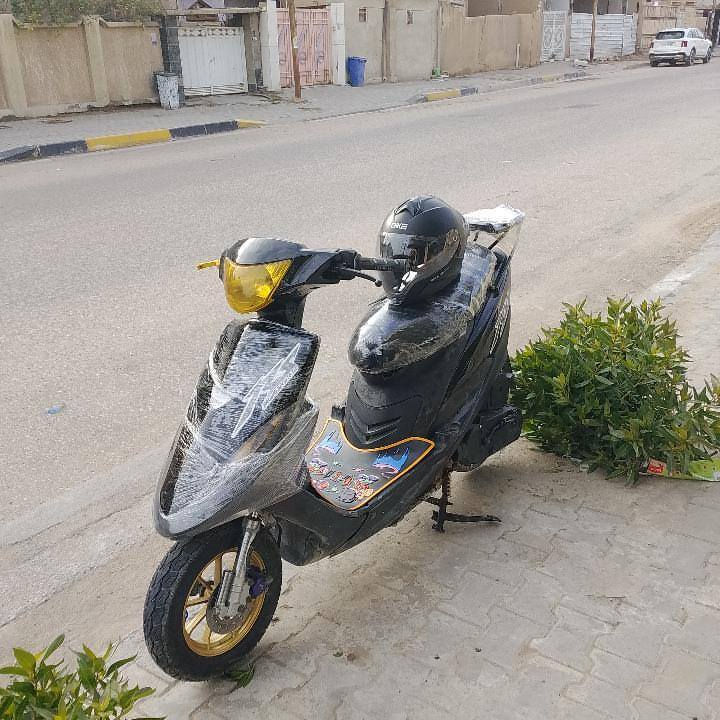 سلام عليكم، دراجة ماكس للبيع او مراوس، مكينه ٥٥، الدراجة نظيفه حبايب، ومال واحد مدللها، كلجات رياضي أصلي مو تجاري، دبلات جدد رياضي، + تايرات جدد، 
خصم الحجي الدراجه مكينتها اكفلها الك بالمكاتبه، 
حبايب الدراجه صعرها 425 وبيها مجال، مكاني كربلاء حي سلام، ***********
