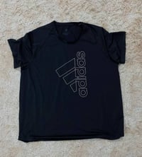 تشيرت أديداس • قياس اكسين • توصيل محافظات