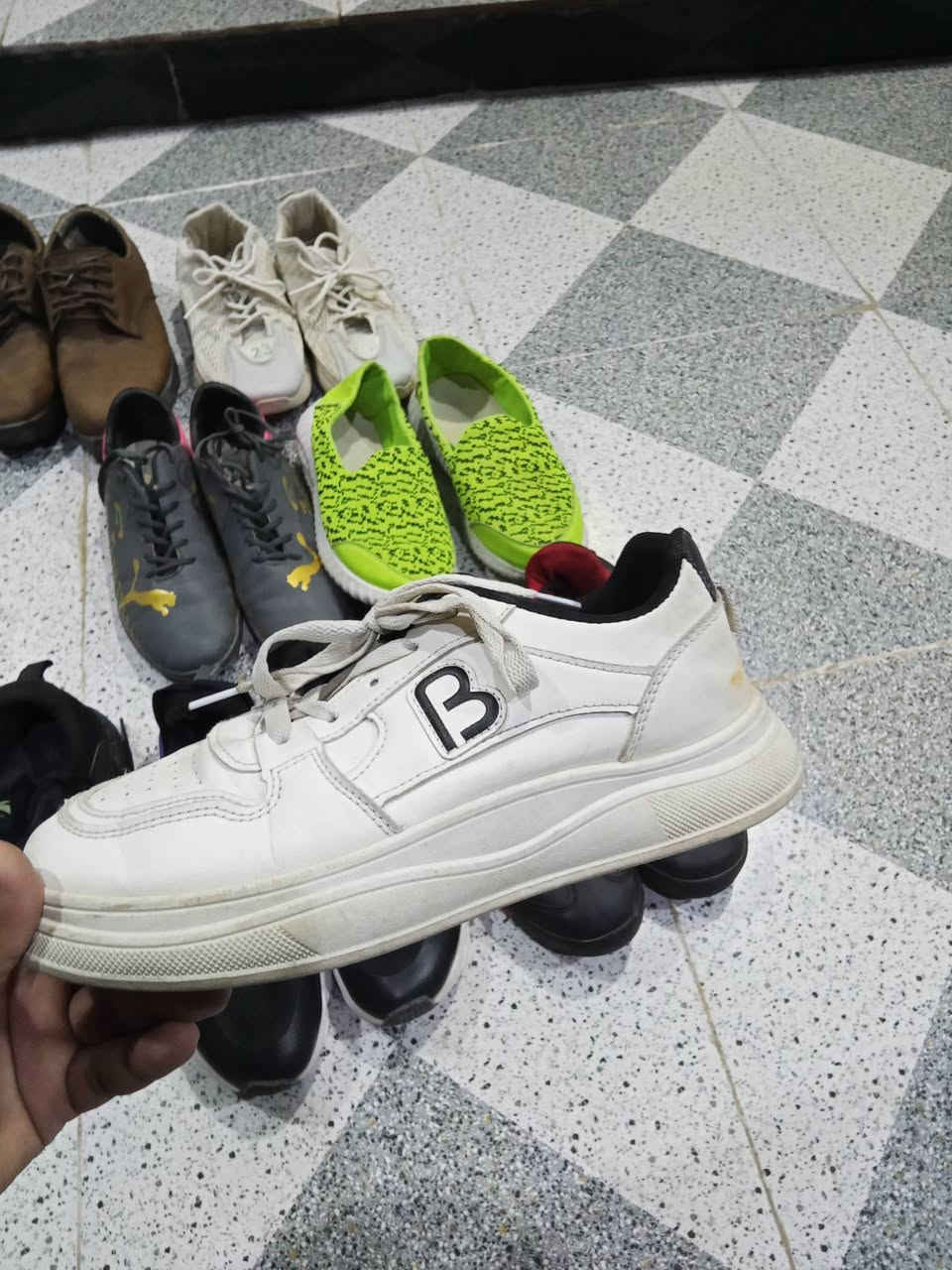 شلعه ب4
الواحد ب6 
قياس 40 و43
واتساب ***********
