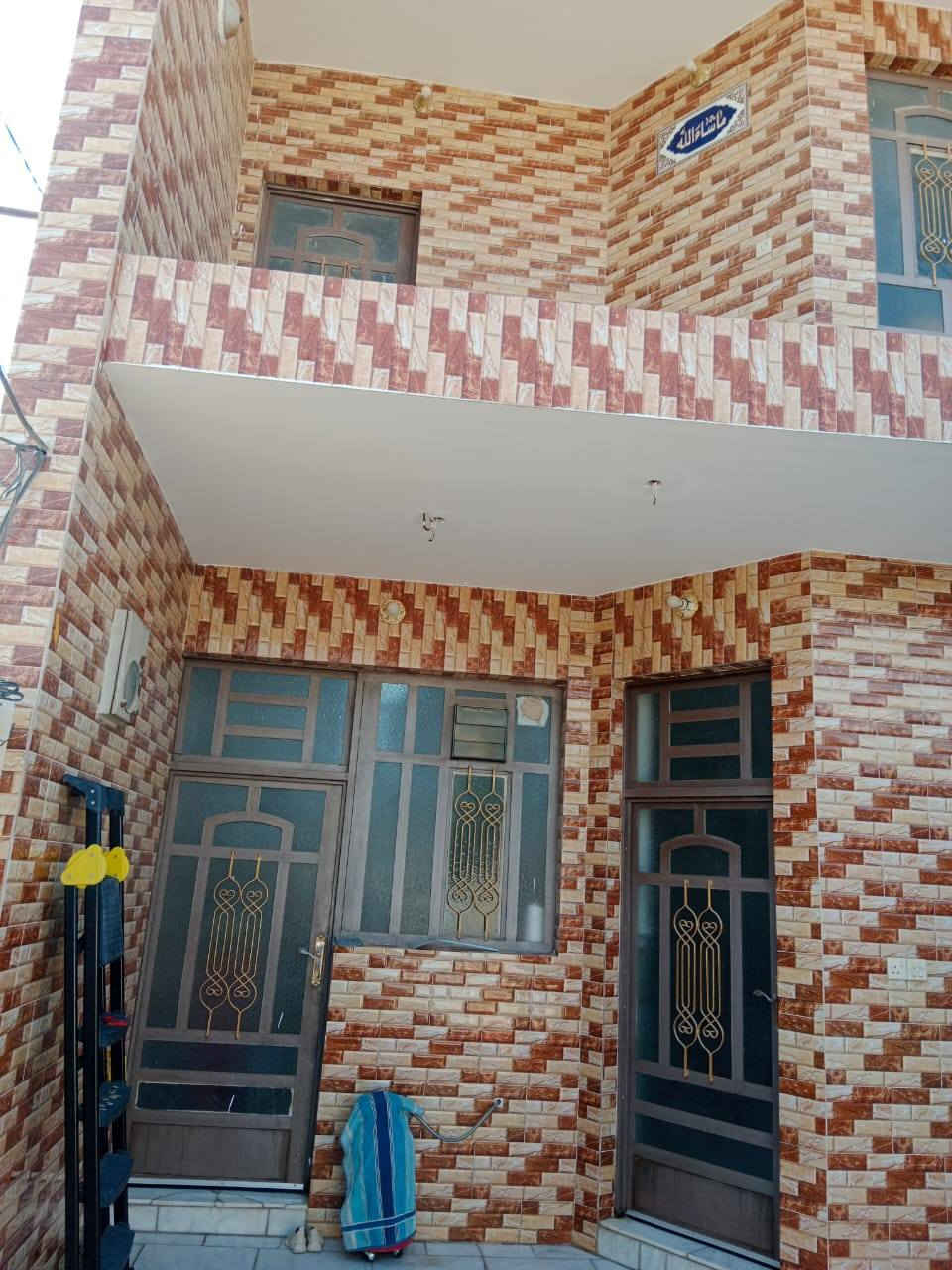 مشتمل ١٢٠ متر للبيع طابو صرف المهندسين ع ساحه مقابل مول سيد زيد  الطابق الاول صاله ومطبخ وصحيات وغرفه نوم ومنور الطابق الثاني غرفتين نوم وكلدور وصحيات  منطقه هادئه وع ساحه السعر ١١٥ بناء حديث واجهته ٦متر
***********
