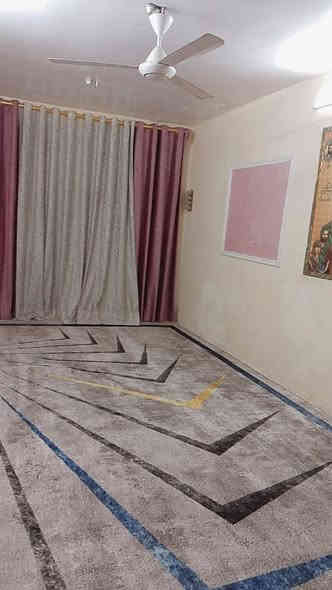 السلام عليكم بيت اللبيع مساحه 100متر طابق ونص فوك غرفتين كاملات وصطحين بي كبار عنوان الشعله مقابيل قطاع السابع بفرع حسينيه زينب الحوراء رقم الهاتف ***********
