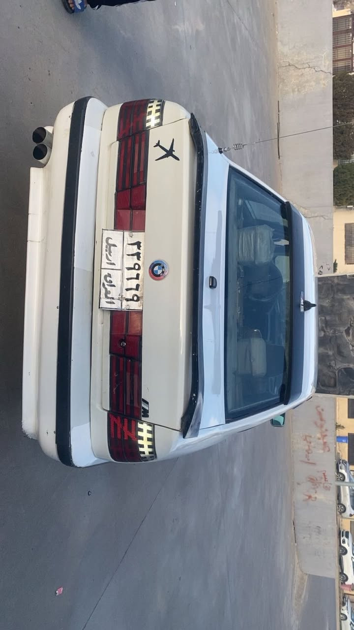 السلام عليكم بي ام دبليو مديل 90 بجم عريض مكينه كبس كير واكسل بشرط عليها كير عادي zf السياره شلعه ومعدل طياره كهربائيات كلها شغاله تبريد وتدفئه شغالات صدر امامي خلفي جديد مابيها نقص دعامياتM دوسات Mترايش M عليها وياله هامان طخم تاير جديد رقم السياره اربيل ومكانها اربيل الشراي يتصل هذا رقمي *********** مستعجل علبيع سعرها 39 والله مو سعرها بس متوازي وبل الف عافيه عل ياخذها

