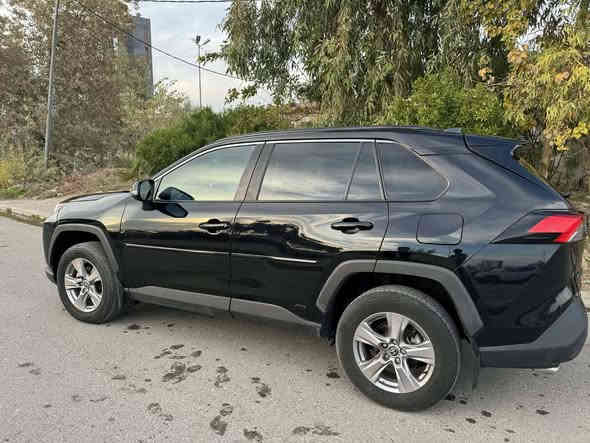 ‏2024   TOYOTA RAV4 XLE Hybrid.
اللون الخارجي  اسود
  عداد 18 الف مايل  
وارد  امريكي 
 الفحص  كامل
         
الاضافات :

•دفع رباعي 4*4
• ماتور 2500cc هايبرد
• قير اوتوماتيك 
• كراسي مخمل
• شاشة كبيرة
• كاميرا خلفي
• رادار امامي
• مانع تصادم
• محدد مسرب
• تصحيح مسار
• مثبت سرعة
• مانع انزلاق
• استيرنق متحرك
•ابل كار بلاي 
•اندرويد اوتو 
• تحكم طارة
• إنارة ترحيبية
• مري كهرباء
• غمازات عالمري 
• حساسات تجاوز BSM 
• شاشة اعطال
• زجاج كهرباء ملون
• اضوية امامية زنون LED
• اضوية خلفية LED
• كشافات زنون LED
• اضاءة فل زنون LED
• ليد زنون نهاري
• نظام صوتي مميز
• أوامر صوتية
• حساسات ضغط هواء الإطارات
‏• GPS
• 3 أنظمة قيادة (eco, ev, sport)
•تبريد  2 قطع  مركزي
• هولد كب
• ركايات وسط
• بلوتوث
• مدخل USB + AUX

فقط بيع  السعر 24500
رقم الشاصي
4T3RWRFV1RU119357
*********** رقم تواصل
