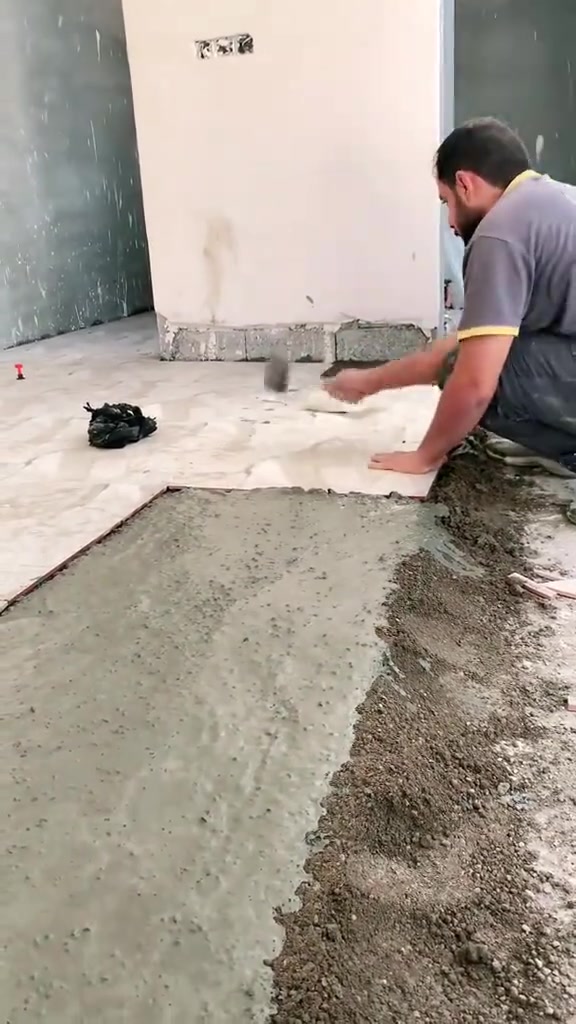السلام عليكم كادر سيراميك درجه اولى +شغل هندسي والتزام بالواعيد واسعار مناسبه تتواصل ***********
