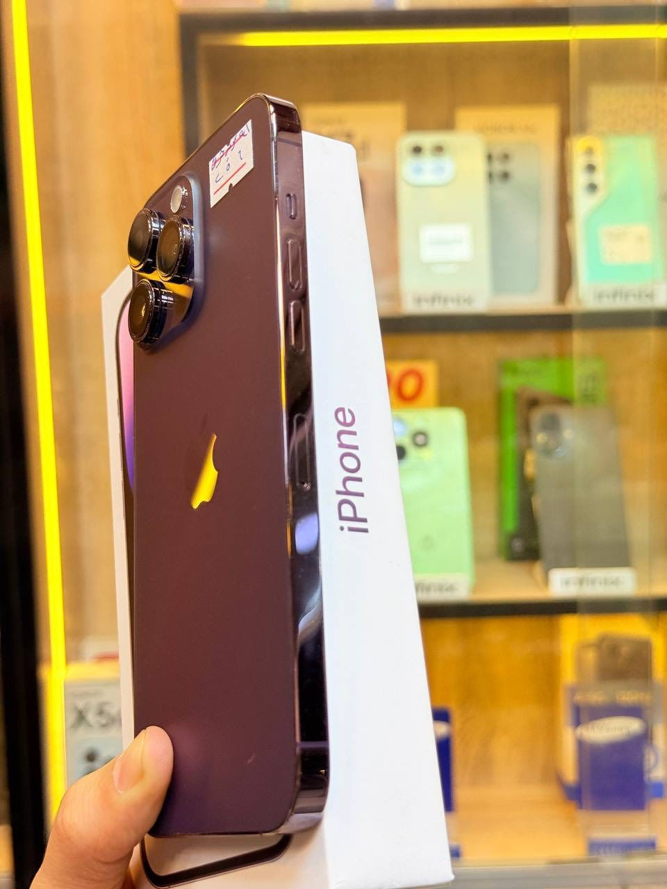 ايفون 14 بروماكس ذاكره 256 بطاريه 91  لون مميز نضافه 100‎%‎ ايسم حاله حال الجديد  ممبدل بي شي وتر بروف عل حاسبه كله نورمل وبي ضمان 5 ايام فحص واستخدام  مكاني بغداد البياع شارع 13 مركز الريس للموبايل 
السعر 750الف    
***********
