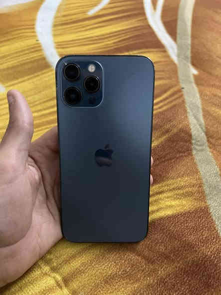 السلام عليكم اقراء الوصف 
١٢ بروح ماكس بطاريه مرفوعه نسبه البطاريه ٩٠
ذاكره ٥١٢ الجهاز نضيف  بس بي كسر صغيرون موضح بل صوره  جهاز مستبدل كامره جهاز باقي كله شغل تجي تشوفه تفحصه الرقم *********** السعر ٤٥٠ بي مجال قليل
