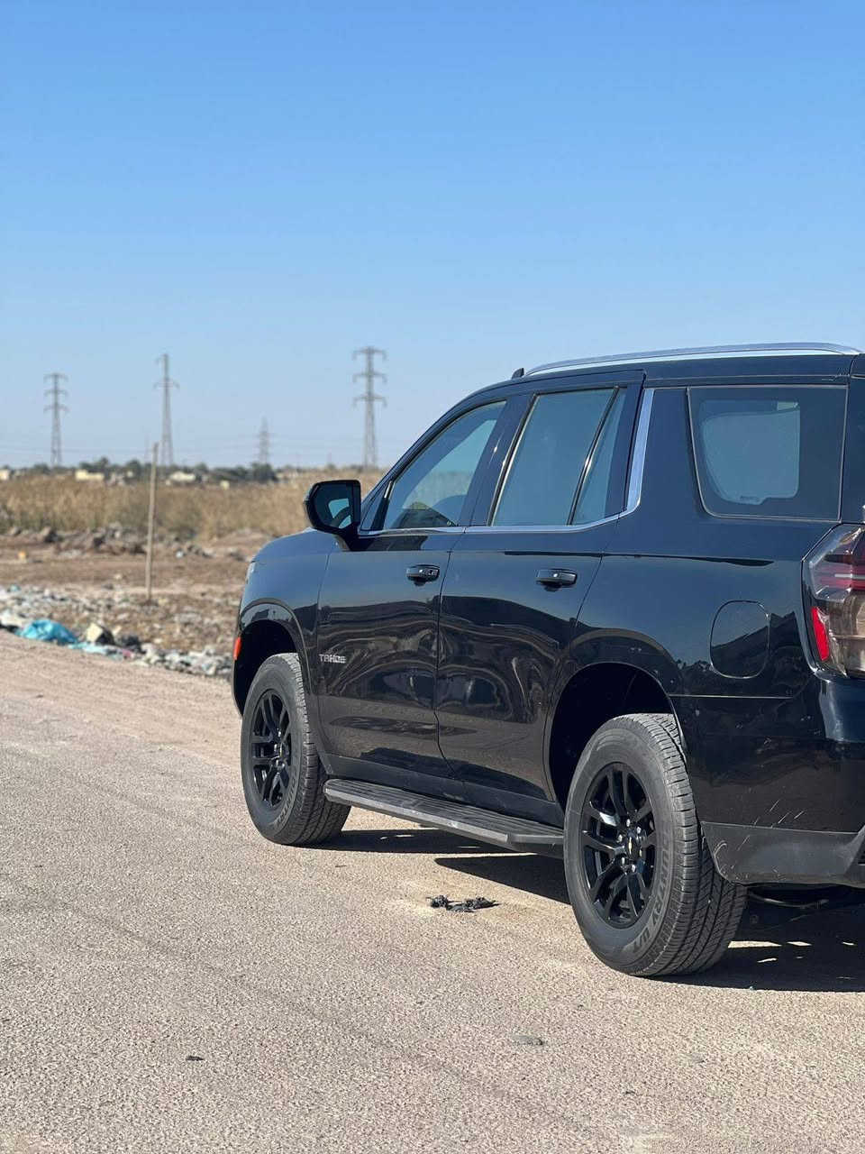 السلام عليكم للبيع تاهو موديل 2023
مواصفات LS معروفه السيارة خليجي  بيه صبغ جاملغ الخلفي والباب الخلفي صبغ فقط اثر شخوط وجنطه بيه بارد مكدار شبر فقط 
ماشيه 90
بجم برايمر بلاد  
كشنات كهرباء 
نقطة عمياء 
رادار امامي + جانبي 
كامرة خلفية 
هندبريك بصمه 
مانع انزلاق 
اطفاء وتشغيل ذاتي 
تشغيل عن بعد 
حساس امامي خلفي 
نضام سحب مقطورة 
شاشة لمس 
اربع ابواب بصمة
لد نهاري 
تخم تاير جديد 
سيارة جديدة مال بيت بسمي رقم جديد وهزه جديده ورقم بغداد تحويل ثاني يوم السعر ب410وبيه مجال 
للاستفسار ‏‪‏‪ 0772 484 5329
