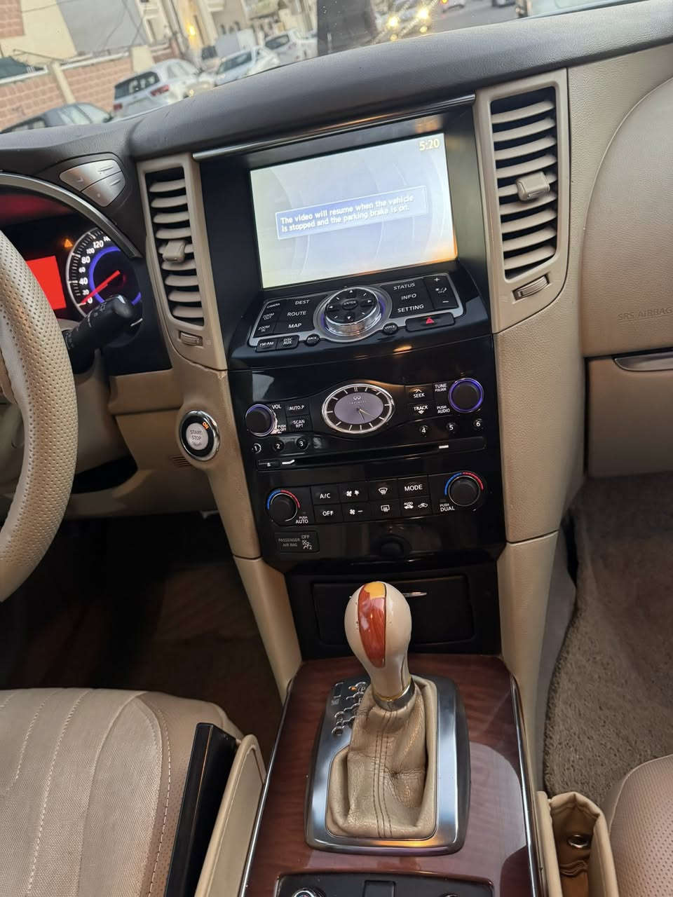 السلام عليكم 
وين عشاق الانفنتي 😍
ماكو هيج جمال ونضافه ☺️
للبيع انفنتي خليجي ✅
موديل 2011
كفاله عامه✅ 
فأت FX35✅
الوان ابيظ ✅
رقم اربيل تحويل مباشر ✅
هزه جديد ما صاقطه ✅
محرك وكير كفاله ✅
المواصفات 
فتحت سقف ✅
شاشه خلفيه بل سقف ✅
مري قلاب ✅
تبريد قطعتين ✅
تدف تبريد بل اكشانه✅
اكشانه كهرباء اثنينهن ✅
داخلال السياره بيجي ✅
شفتات سرعه بل استيرن ✅
تحكمات صوت بل استيرن ✅
مضخم صوت وسماعات فول ✅
شاشه وسطيه شغاله ✅
مثبت سرعه ✅
مانع انزلاق ✅
حساسات امامي وخلفي ✅
كامرات محيطيه 360 ✅
تشغيل بصمه ✅
وابواب والجنطه كذالك بصمه ✅
ويل ماله ابلادي ✅
وبعد بيه هوايه مواصفات ✅
السياره تخم تاير وصدر جديد ✅
عليه ادامه كامله ما نقصه برغي ✅
بل عافيه عل ياخذه بعده جديده 
السعر 135 وبيه مجال 
للاستفسار ***********
