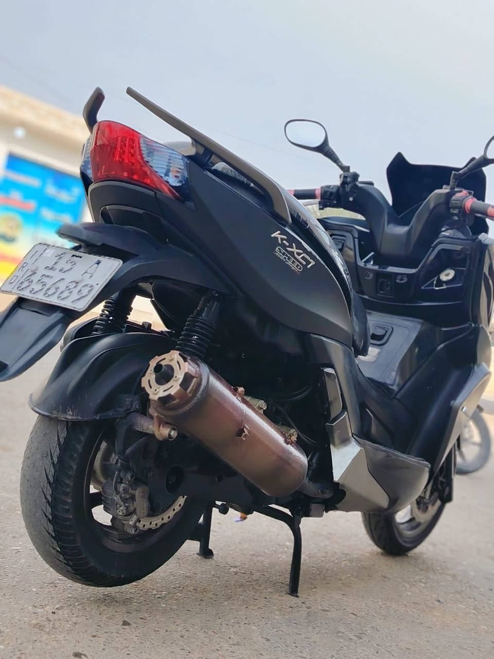 السلام عليكم:
للبيع كايمكو 

محرك 300 

موديل 2018

مواصفات حلوه تدفئه وكلشي متوفر بي 

النـظافه 90% 

مرقم جديد وسنويه بأسمي تحويل مااتعبكم 👍

المكينه ممفتوحه ابد بعدها شركه 

للأستفـسار  ***********
