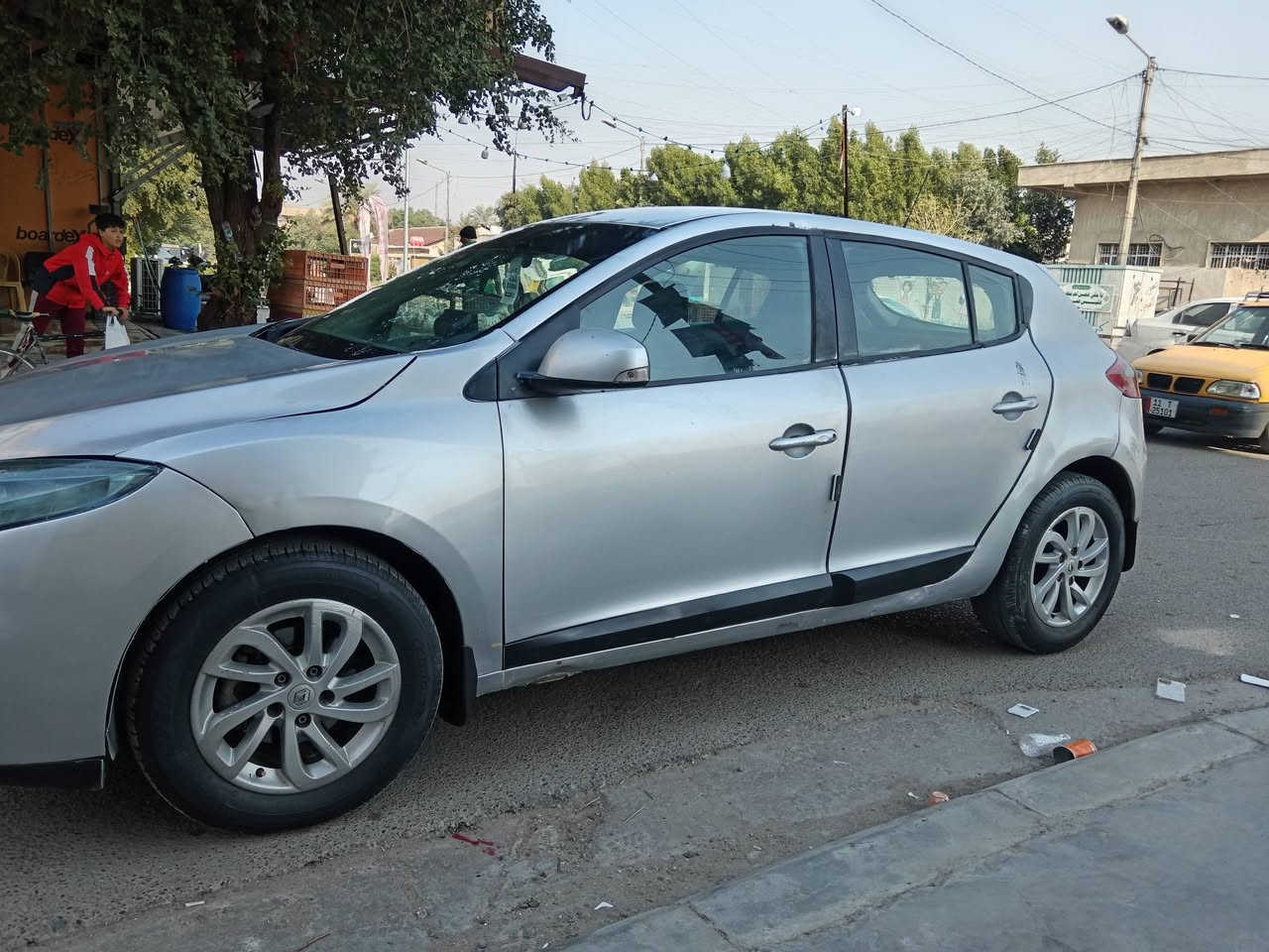 السلام عليكم رينو ميكان ٢٠١٣ جاهزه مكينه وكير خير من الله كهربئيات شغاله تخم تاير صدر جديد غرفه حلوه مشروع وطني تبريد شغال مواصفات حلو بيهه صبغ قطع سياره حلوه شاشه كامره تحكمات السعر ٤٨ مكان السياره بغداد الحريه الاتصال *********** سنتر لك
