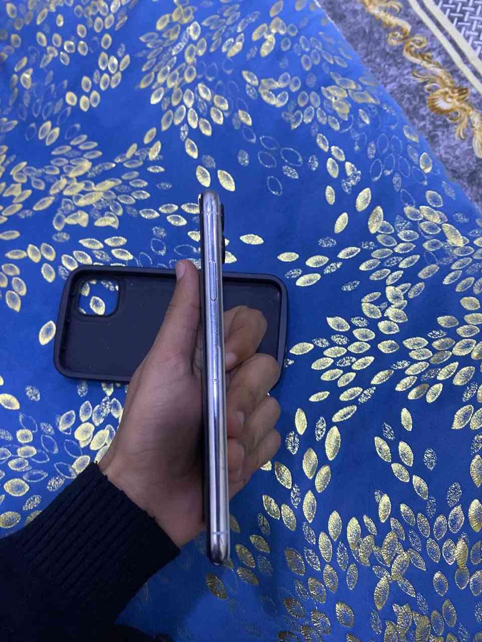 السلام عليكم مبايل للبيع 11برو ماكس
نضيف حيل ما مفتوح ما مبدل بيه اي شي 
نضيف حيل ما بيه بس شرك بل ضهر زغير حيل ولا مئثر على اي شي موضح بل صوره
ذاكره 256
الجهاز خط واحد 1
البطاريه مالتو 82 ما مرفوعه مالت شركه
السعر 425وبيه مجال 
رقم الهاتف ***********
