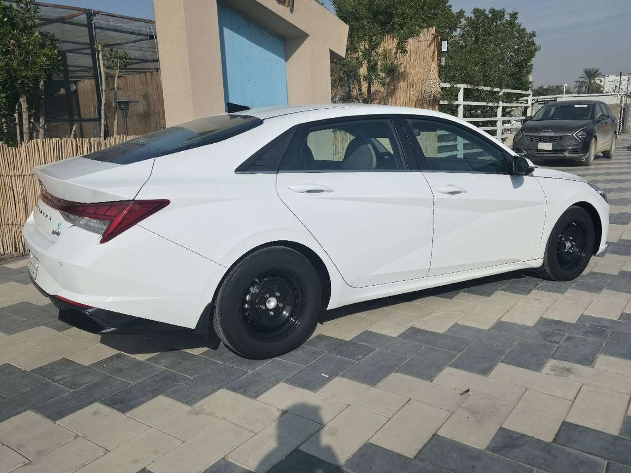 سلام عليكم
إلنترا هايبرد موديل 2023
فول مواصفات 
فتحة 
بصمة 
شاشة ديجتال 
جلد 
كشن كهرباء 
ذاكرة بل كشن 
سستم صوت 12 سماعة 
داخل اوف وايت 
إشارة بل مري 
بك لايت لد 
لايت لد 
تدفئة بل كشن 
تبريد بل كشن 
كامرا دوارة 
محرك 1600 
حساس خلفي 
حساس أمامي 
رادار بل مري 
رادار بل خلف عند الرجوع 
حادثها موضح بصور 
معروفة مواصفات الفول بعد هواي بيها مواصفات 
السعر 165ورقة وبيها مجال 
مكان السيارة بغداد الجديدة 
بسمي تحويل ثاني يوم
***********
