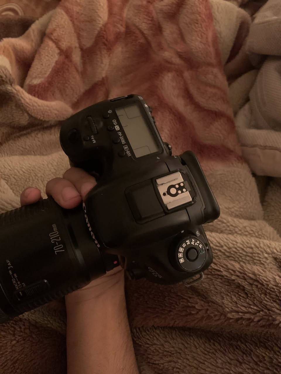 كانون 7d مارك 2 بطاريات 2 شتر 24k كامره نضيفه وكلشي كدامك وعلى الفحص مع عدسه
70/210 فتحه 4 ثابت معروفه بادائه 
شعندك للمراوس اعرض


**إذا كنت صاحب هذا الإعلان وتريد حذفه لأي سبب، رجاءا أرسل رسالة إلى الدعم الفني**