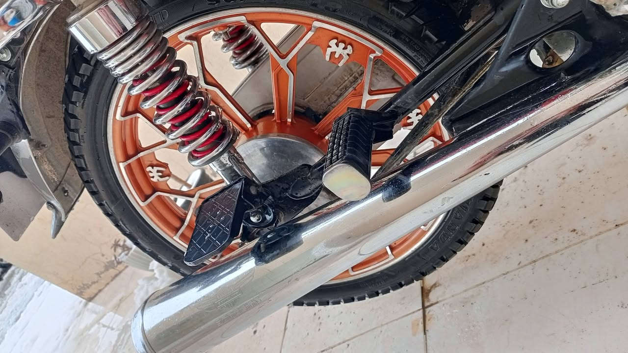 سلام عليكم
دراجه للبيع  

دراجه  سونليك  

موديل 2024 

مكينه كبس مامفتوحه 

دراجه مابيها اي عيب 

نفس ما موضح كدامكم بل صور 

مكينه صفر افحص قبل لا تاخذ  سلف  اشاير  سماعه بلوتوث شكل جمجمه كهربائيات كلها شغاله دراجه تاخذه شلعه مكينه نشطه 
 حجم مكينه  200 cc 
ا
وراق موجوده دراجه ماناقصه اي شي 

للتوضيح السماعه شكل جمجمه بيها لايت اصفر ابيض رماش 
اي استفسار ع رقم واتس *********** 

سعر 700 بيها مجال 

مكان سليمانيه مجمع روژ ستي قرب جسر كوباني
