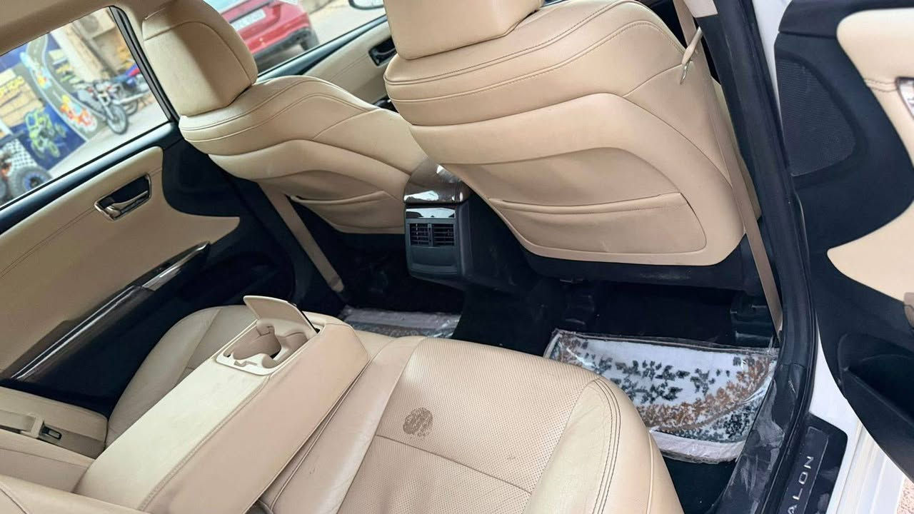 السلام عليكم ورحمة الله وبركاته
‏‎       ——— لـلـبـيع او مراوس  ———

تويوتا افلون     —   Toyota Avalon  

وارد      —   خليجي

‏‎الموديل           — 2013  

حجم المكينه   — V6/3500

‏‎اللون               — ابيض

‏‎المسافه المقطوعه — 150 الف 
السياره مكفوله كفاله عامه من صبغ من بارد 
ـ كراسي تدفئه وكهرباء 
‏‎المواصفات
‏‎- بصمة تشغيل 
- بصمة ابواب 
‏‎- ترحيب عند الاقتراب 
- ليد نهاري 
- فتحة سلايد 
-تشغيل عن بعد 
- رادار امامي - جانبي - خلفي 
‏‎- شاشه كبيره تدعم نظام الأبل كار باي ونظام الاندرويد 
‏‎- ستيرن بحركه كهربائيه 
- تبريد قطعتين
- تبريد منفصل 
- لايتات 3 عدسات 
- 3 وضعات قياده 
‏‎- تحكم ستيرن جهتين 
- كشنات جلد 
- شفتات ستيرن 
- كرسي السائق والراكب بحركه كهربائيه 
- كرسي السائق خزن ميموري 
- كشنات تدفئه 
- أشاره بالمرايه 
‏‎- تحديد سرعه 
‏‎- مانع انزلاق 
‏‎- ليد نهاري
- كامره خلفيه دواره 

‏‎رقم السياره    — السليمانية 

‏‎موقع  السياره — صلاح الدين قضاء بلد 

((((هزه براد رقم سنويه كولها اصدار جديد)))  

‏‎للأستفسار.     — ***********—***********
