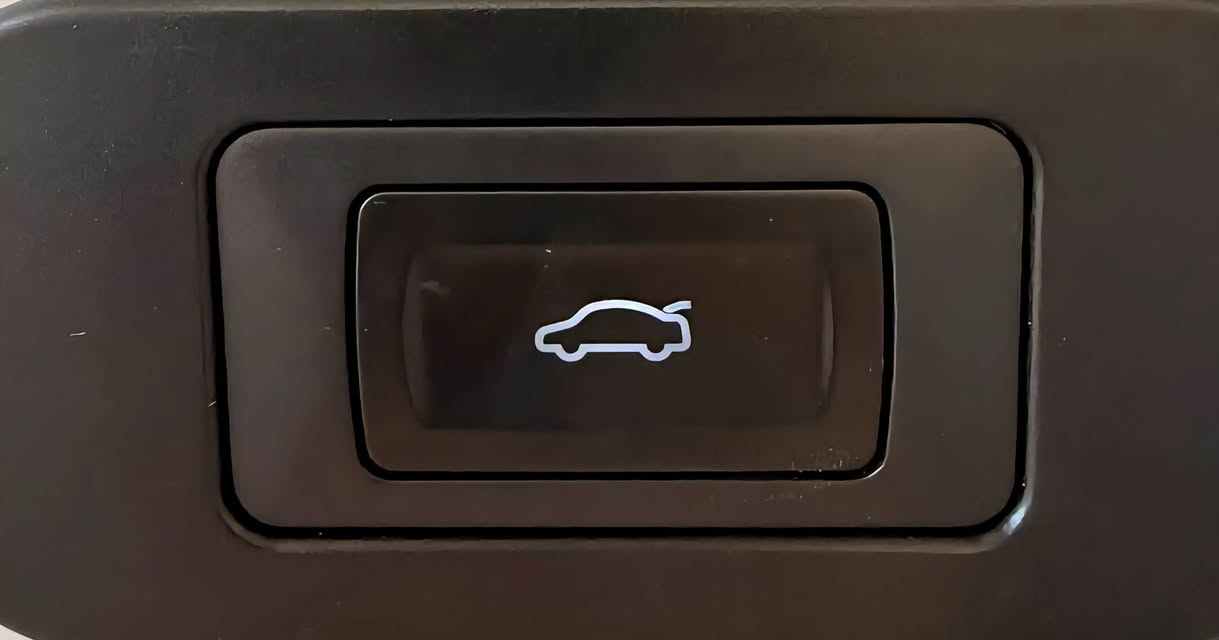 كورلا كروس موديل 2025
بحالة الزيرو ممشى قليل جدا
- كاميرا محيطيه 360 
-رادار
-تحديد مسار
-تحكم ستيرن
مودات سياقة
محرك 2000 هايبرد
سنوية جديدة رقم بغداد
تحويل مباشر
-بحالة الزيرو
قطعتين تبريد
حساس اطارات
ويل كب حجم 17
بصمه تشغيل
بصمة ابواب (دخول ذكي)
بصمة صندق( صندوق كهربائي)
فتحه
شاحن لاسلكي
مقاعد جلد لونين
حمالات
شاشه اندرويد اوتو كار بلي
السياره بحاله الزيرو
***********
