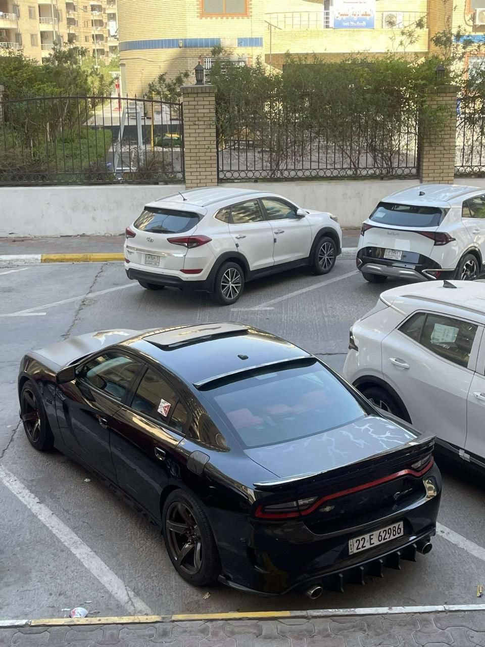 السلام عليكم
جارجر  sxt plus موديل 2019
السياره ماشيه 77 الف 
حادثها ب امريكا جاملغين الايمن مبدل والايسر معدل بارد وبالعراق بدلت الباب الي خلف السايق
مكانها بغداد البنوك
***********
