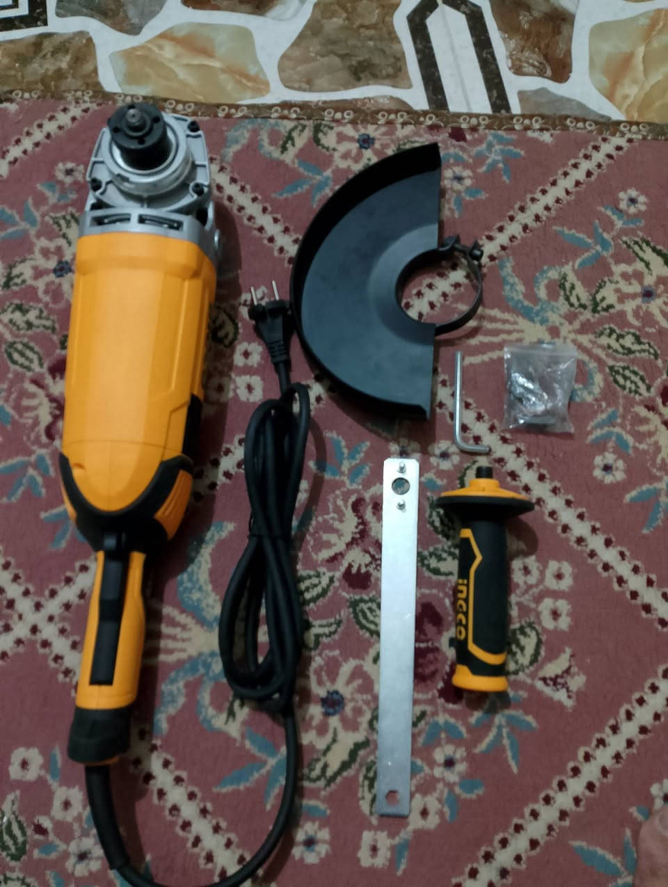 كوسره حجم كبير من شركه انجيكو جديد غير مستخدم مع كامل ملحقاتها درع ويده ومفتاح وفحمات إضافية 3000واط 230م للبيع السعر 115 قفل  والجديد 125  والتوصيل مجااااااااني موبايل ***********
